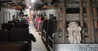 যাত্রীবাহী ১২ বগি রেখে চলে গেল ট্রেনের ইঞ্জিন